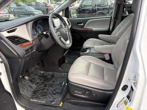 Used 2020 Toyota Sienna Limited Premium w/ Carpet Mat Package AWD/4WD image 19