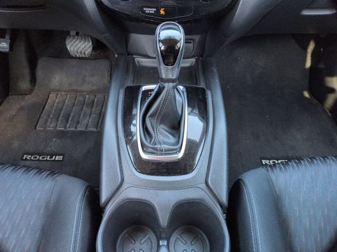 Used 2018 Nissan Rogue SV image 14