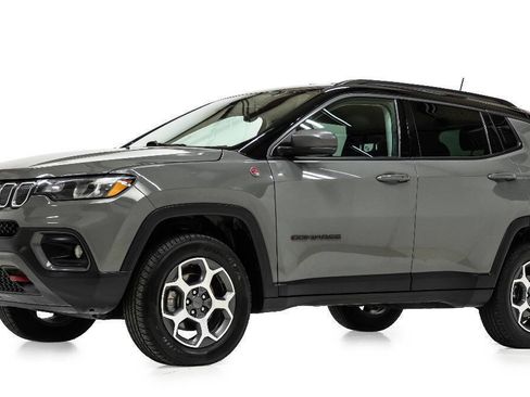Used 2022 Jeep Compass Trailhawk w/ Trailhawk Convenience Group image 2