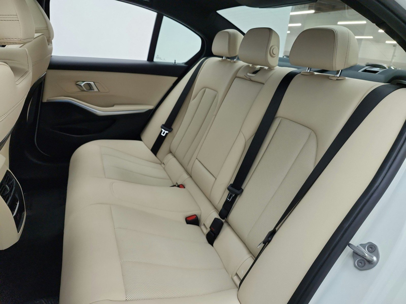 Used 2024 BMW 330e w/ Premium Package RWD image 13