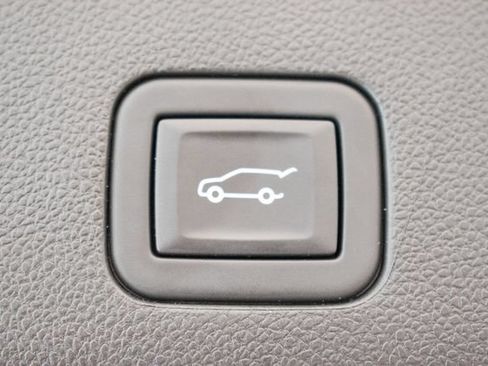 Used 2024 GMC Yukon AT4 w/ AT4 Premium Package AWD/4WD image 17