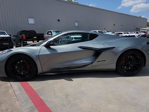 Used 2024 Chevrolet Corvette Z06 RWD image 5