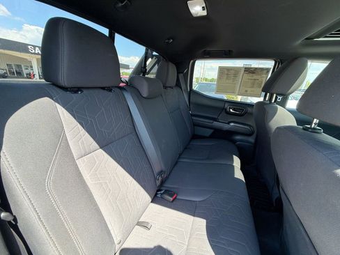 Used 2016 Toyota Tacoma TRD Sport w/ Premium & Technology Package image 11