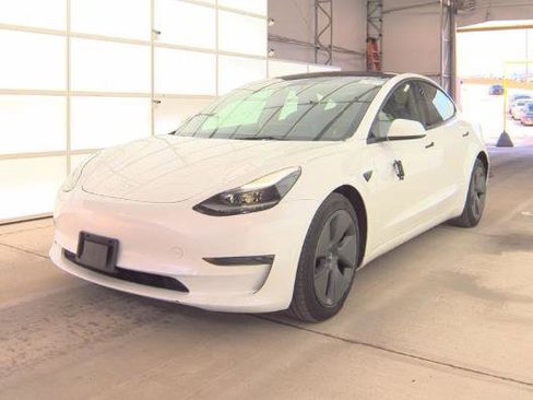 Used 2023 Tesla Model 3 Standard Range image 1