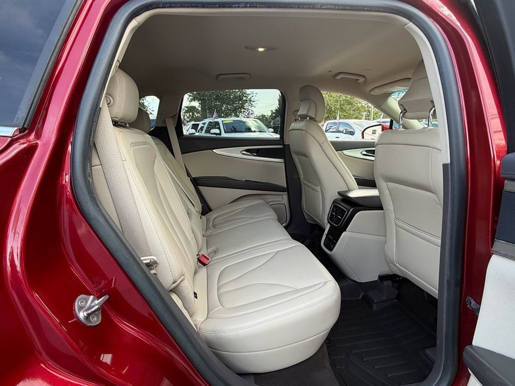 Used 2019 Lincoln Nautilus FWD image 16