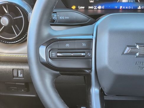 Used 2025 Chevrolet Colorado ZR2 w/ Technology Package image 31