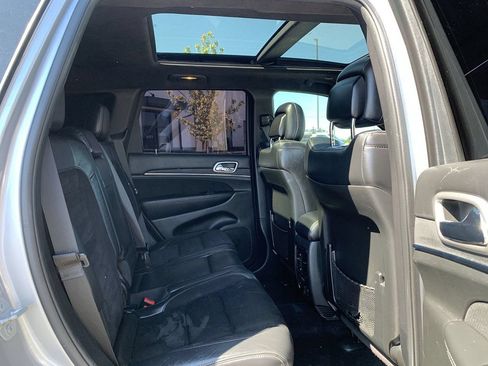 Used 2015 Jeep Grand Cherokee SRT w/ Luxury Group II AWD/4WD image 34