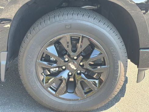 Used 2026 Chevrolet Silverado 1500 Custom w/ LPO, Dark Essentials Package RWD image 14