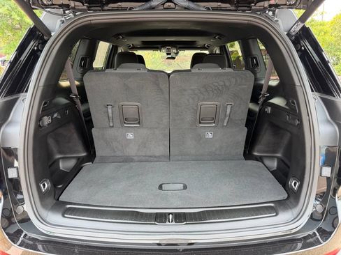 Used 2025 Jeep Grand Cherokee L Laredo w/ Luxury Tech Group I AWD/4WD image 10