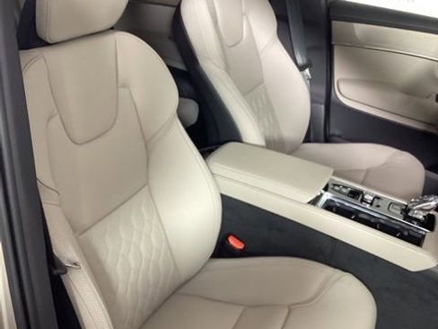 New 2026 Volvo XC90 T8 Plus w/ Protection Package Premier image 21
