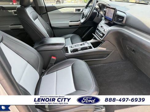 Used 2023 Ford Explorer XLT w/ Equipment Group 202A AWD/4WD image 13
