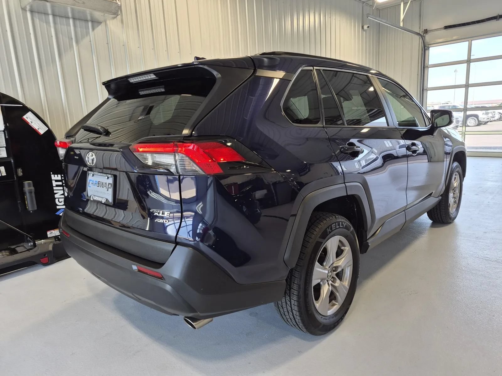 Used 2025 Toyota RAV4 XLE AWD/4WD image 3