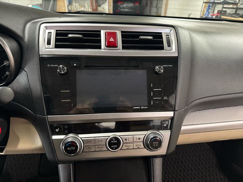 Used 2017 Subaru Outback 2.5i Premium AWD/4WD image 18