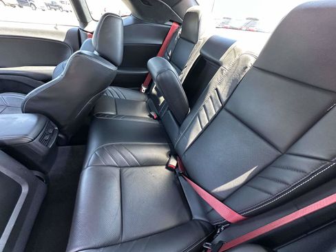 Used 2016 Dodge Challenger SRT RWD image 31