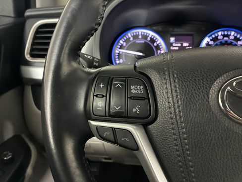 Used 2018 Toyota Highlander AWD V6 image 44