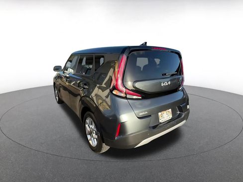 Used 2025 Kia Soul LX w/ LX Technology Package FWD image 11