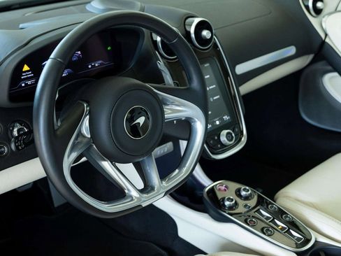 Used 2023 McLaren GT image 19