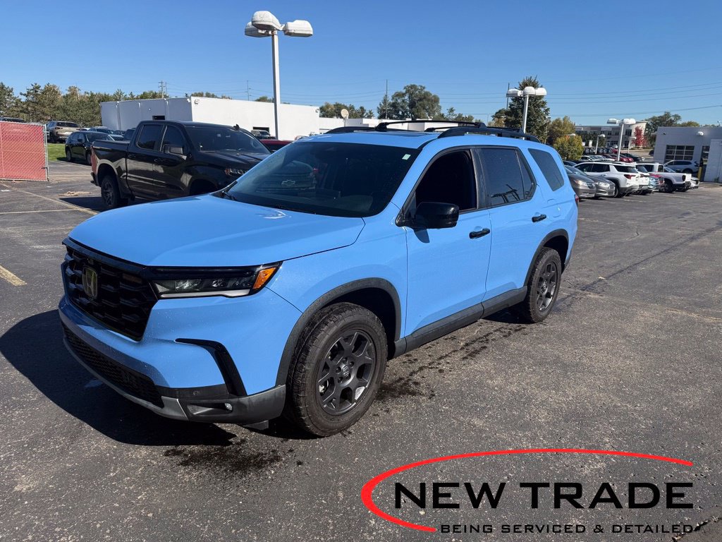 Used 2024 Honda Pilot TrailSport image 1
