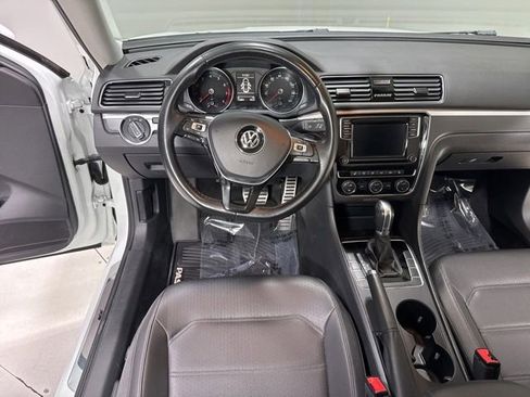 Used 2018 Volkswagen Passat 2.0T R-Line FWD image 14