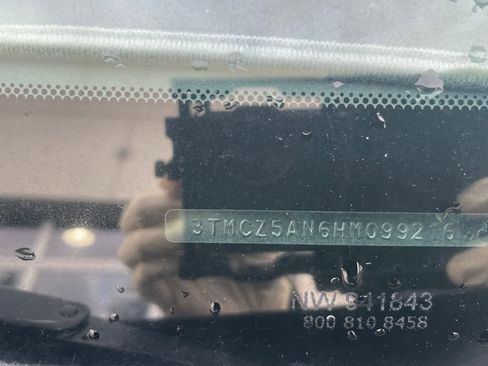 Used 2017 Toyota Tacoma TRD Off-Road image 16