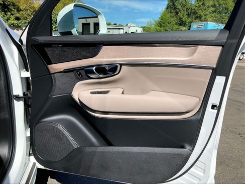 New 2026 Volvo XC90 T8 Plus w/ Protection Package AWD/4WD image 31