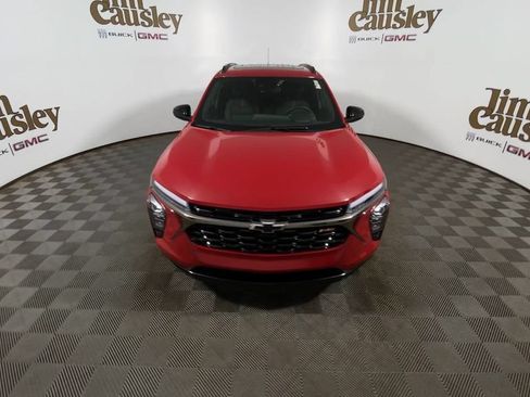 Used 2026 Chevrolet Trax RS w/ Sunroof Package FWD image 3