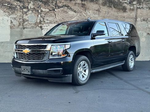 Used 2019 Chevrolet Suburban LT image 7