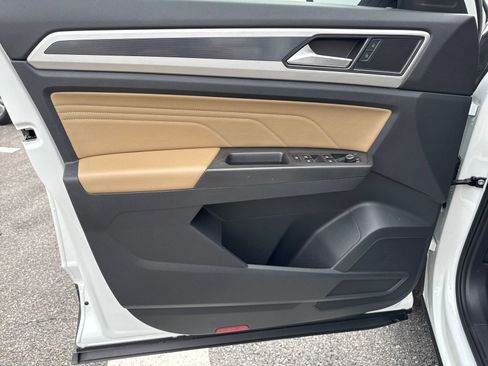 Certified 2022 Volkswagen Atlas Cross Sport SE image 11