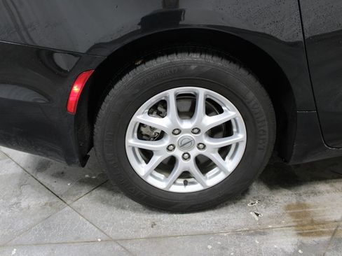 Used 2023 Chrysler Pacifica Touring-L FWD image 39