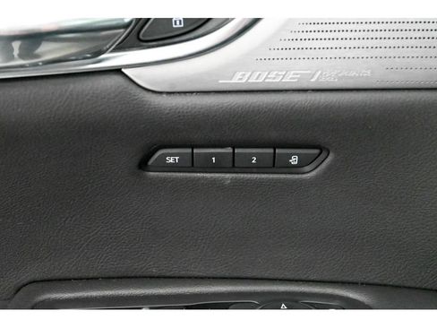 Used 2020 Cadillac XT6 Premium Luxury image 33