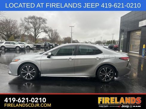 Used 2019 Toyota Camry SE image 4