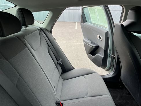 Used 2025 Kia K4 LXS image 37