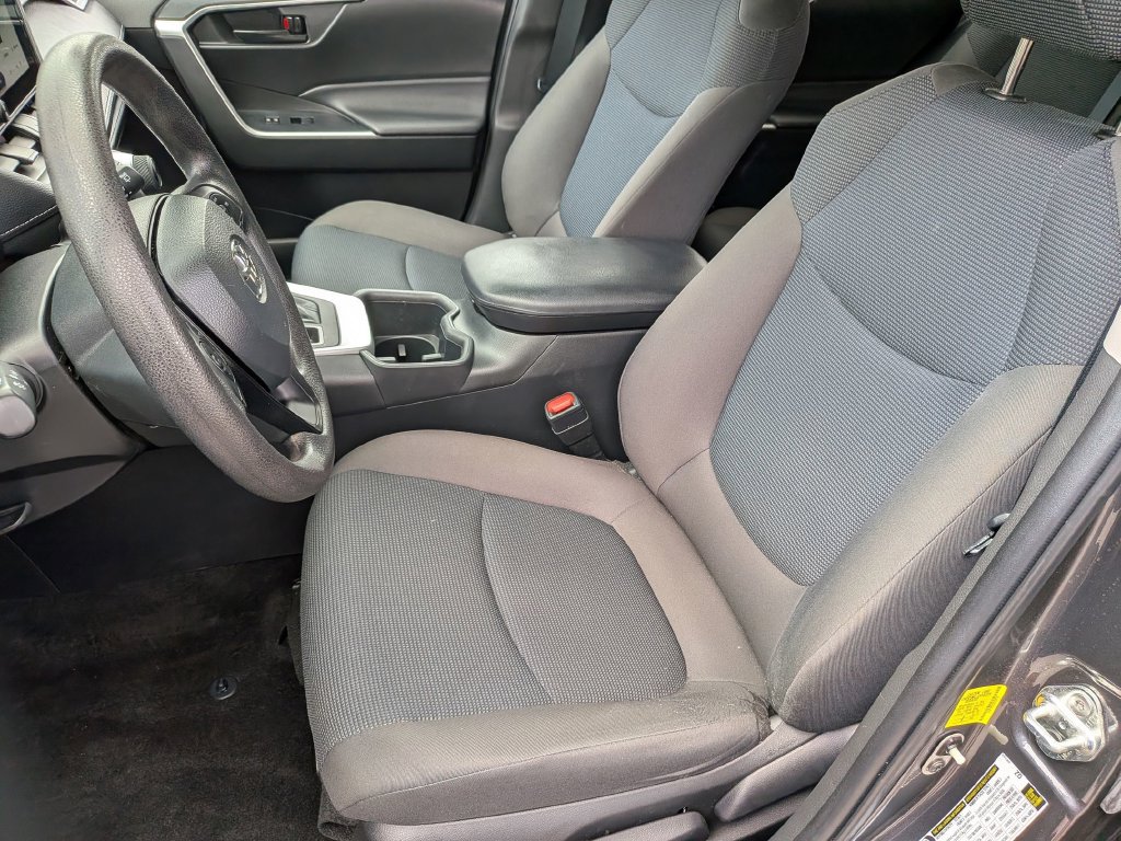Used 2023 Toyota RAV4 LE AWD/4WD image 16