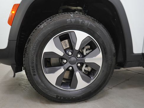 Used 2023 Jeep Grand Cherokee 4WD 4xe image 31