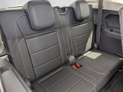 Used 2021 Volkswagen Tiguan SE w/ Panoramic Sunroof Package FWD image 21