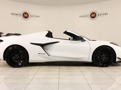 Used 2025 Chevrolet Corvette Z06 w/ Z07 Performance Package image 2
