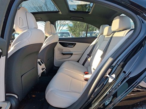 Certified 2023 Mercedes-Benz C 300 4MATIC Sedan image 10