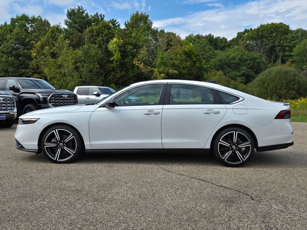 Used 2023 Honda Accord Sport image 2