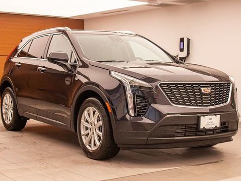 Used 2023 Cadillac XT4 Luxury w/ Cold Weather Package image 5