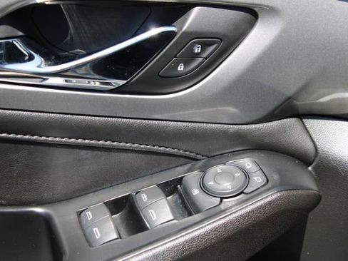 Used 2023 Chevrolet Traverse LT FWD image 10