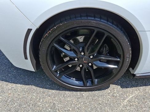 Used 2018 Chevrolet Corvette Stingray Coupe RWD image 10
