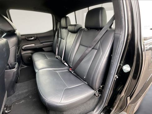 Used 2022 Toyota Tacoma Limited image 23