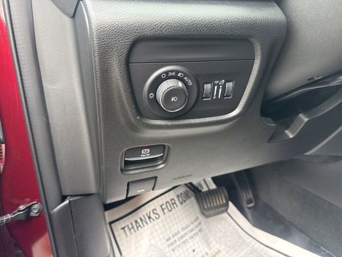 Used 2023 Jeep Grand Cherokee Limited w/ Black Appearance Package image 13