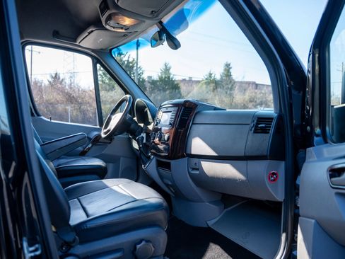 Used 2014 Mercedes-Benz Sprinter 2500 image 12
