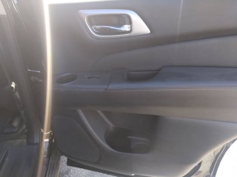 Used 2018 Nissan Pathfinder SL FWD image 35