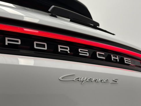 Used 2024 Porsche Cayenne S image 9