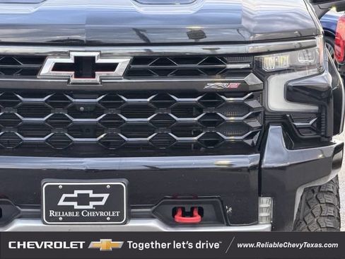 Used 2022 Chevrolet Silverado 1500 ZR2 w/ Technology Package AWD/4WD image 4