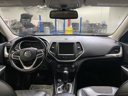 Used 2018 Jeep Cherokee Trailhawk w/ Cold Weather Group image 19