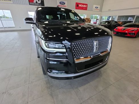 Used 2022 Lincoln Navigator Reserve AWD/4WD image 4