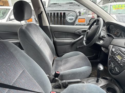 Used 2000 Ford Focus LX image 6